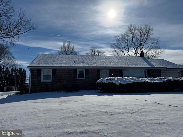 900 CARDINAL RD, Lancaster, PA 17601