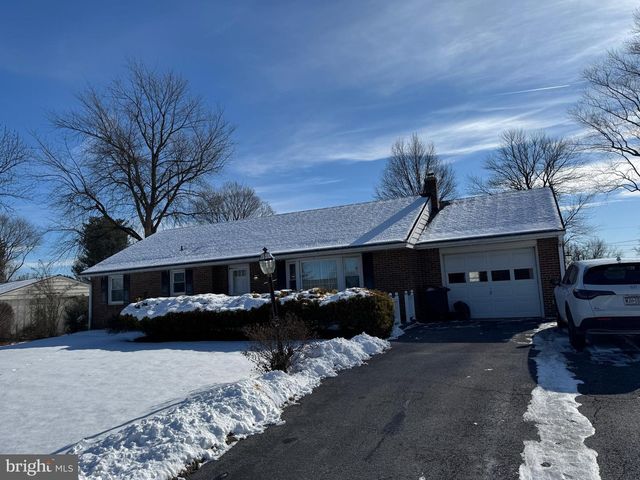 900 CARDINAL RD, Lancaster, PA 17601