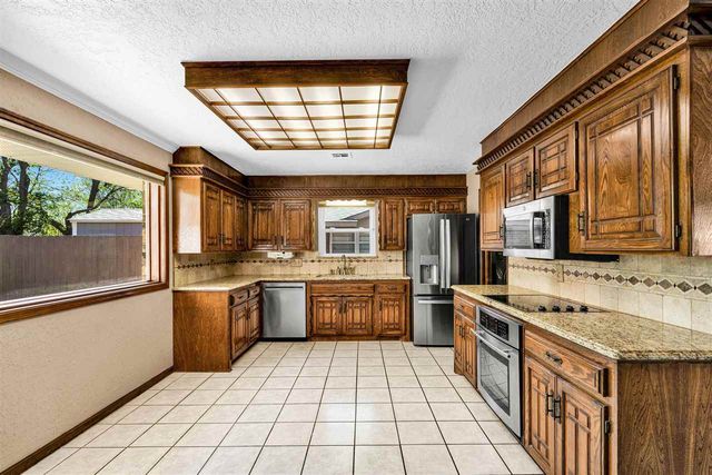 4104 NW Currell Dr, Lawton, OK 73505