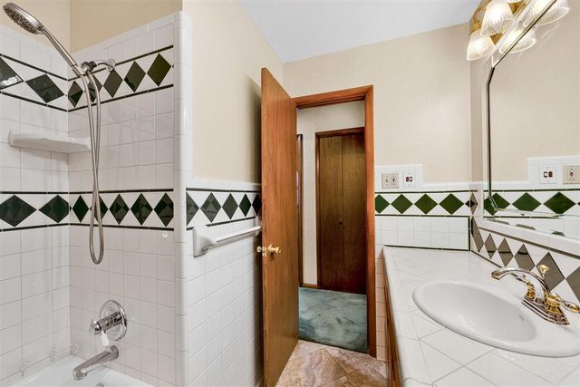 4104 NW Currell Dr, Lawton, OK 73505