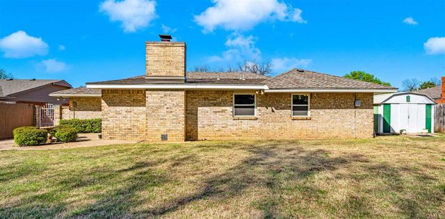 4104 NW Currell Dr, Lawton, OK 73505