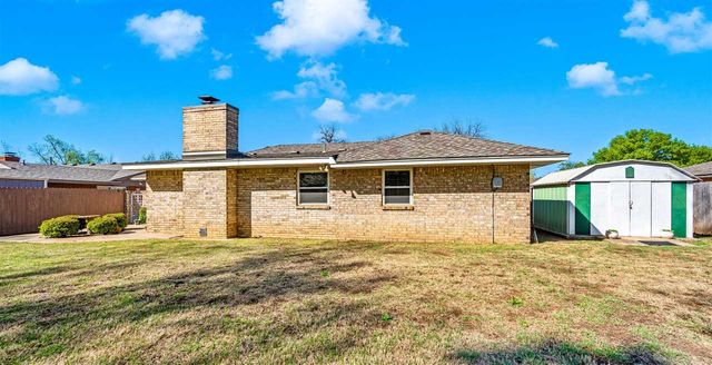 4104 NW Currell Dr, Lawton, OK 73505