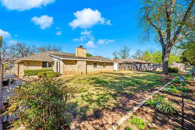 4104 NW Currell Dr, Lawton, OK 73505