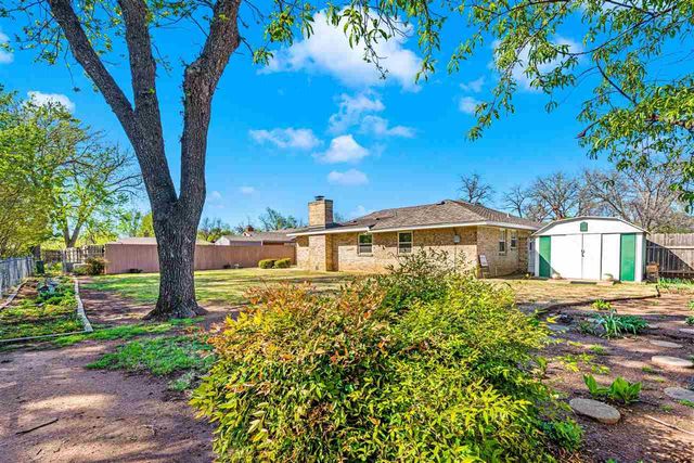 4104 NW Currell Dr, Lawton, OK 73505