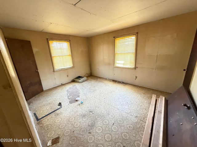 201 County Road, Mount Olive, NC 28365