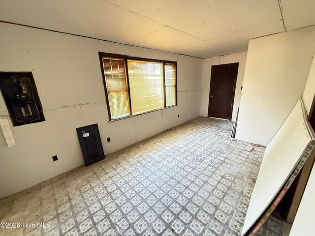 201 County Road, Mount Olive, NC 28365