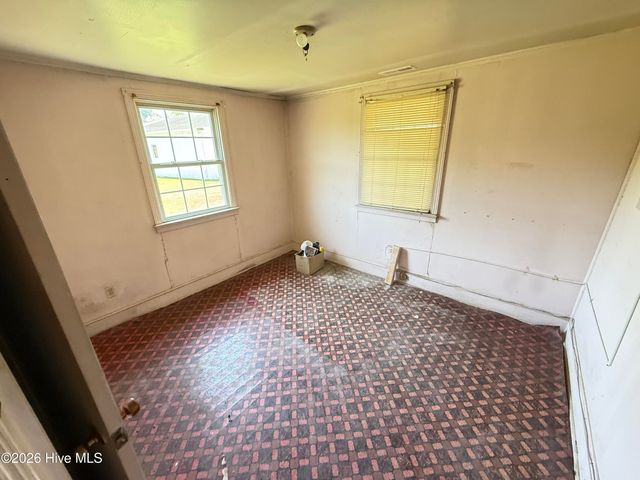201 County Road, Mount Olive, NC 28365