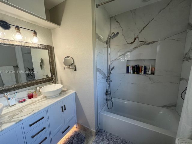 75 Gulfstream Rd 211B, Dania Beach, FL 33004