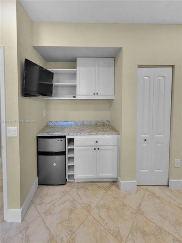 75 Gulfstream Rd 211B, Dania Beach, FL 33004