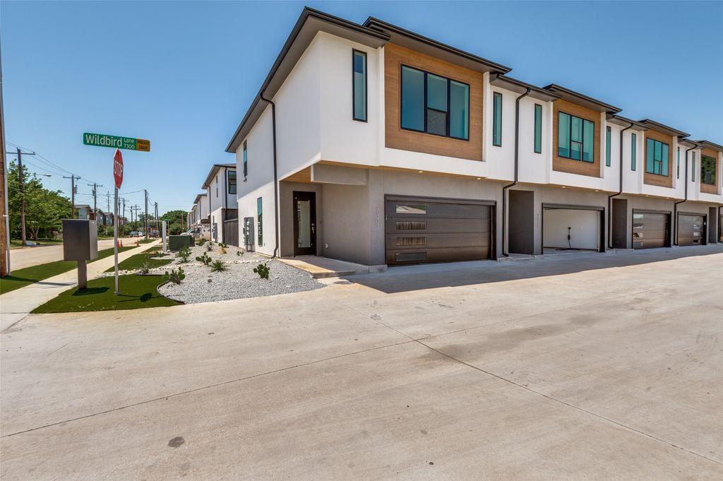 7305 Flyers Way, Dallas, TX 75235