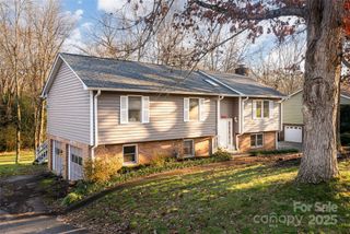 2016 19th Avenue Circle NE, Hickory, NC 28601