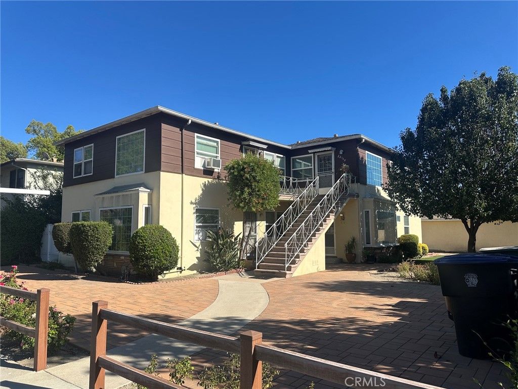 2208 W Victory, Burbank, CA 91506 — exterior