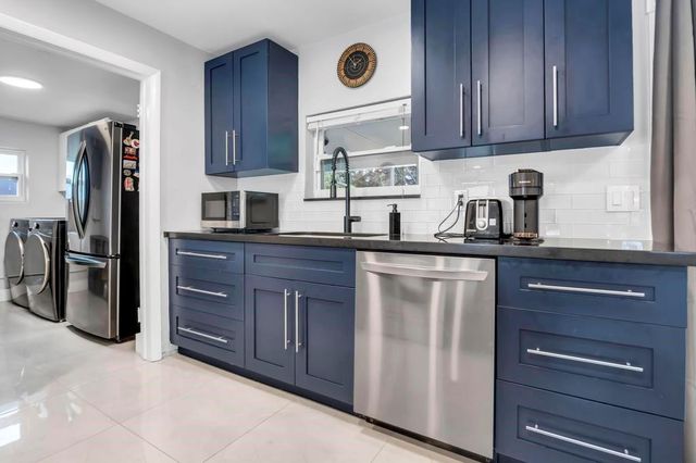 5070 SW 94 Terrace, Cooper City, FL 33328