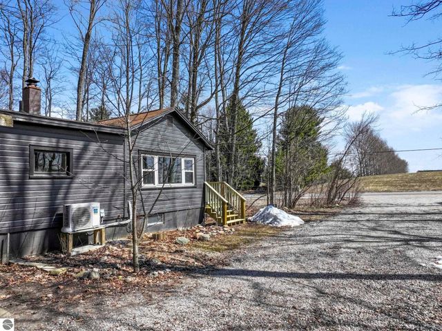 510 S Three Mile Road, Traverse City, MI 49696