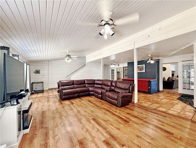 3201 Traylor Blvd, Rockport, TX 78382