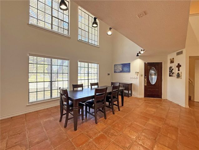 3201 Traylor Blvd, Rockport, TX 78382