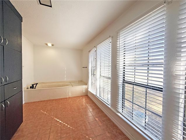 3201 Traylor Blvd, Rockport, TX 78382