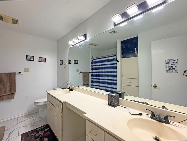 3201 Traylor Blvd, Rockport, TX 78382