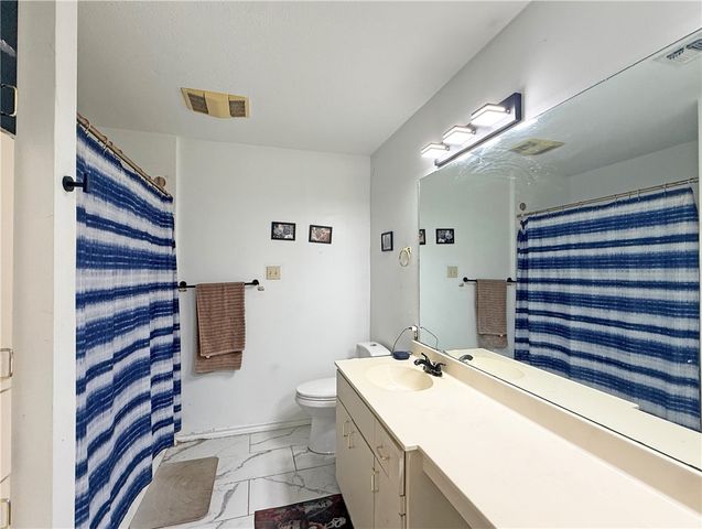 3201 Traylor Blvd, Rockport, TX 78382