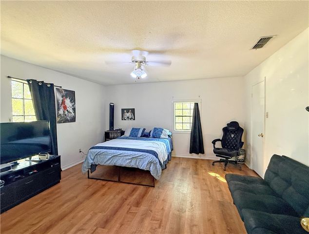 3201 Traylor Blvd, Rockport, TX 78382