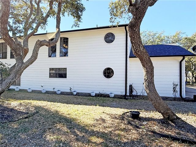 3201 Traylor Blvd, Rockport, TX 78382