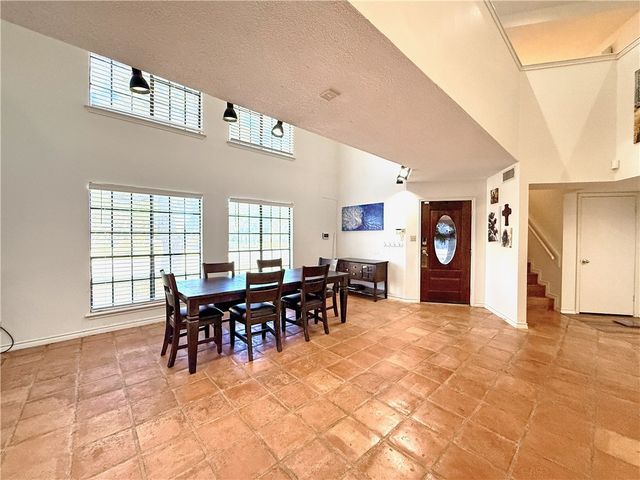 3201 Traylor Blvd, Rockport, TX 78382