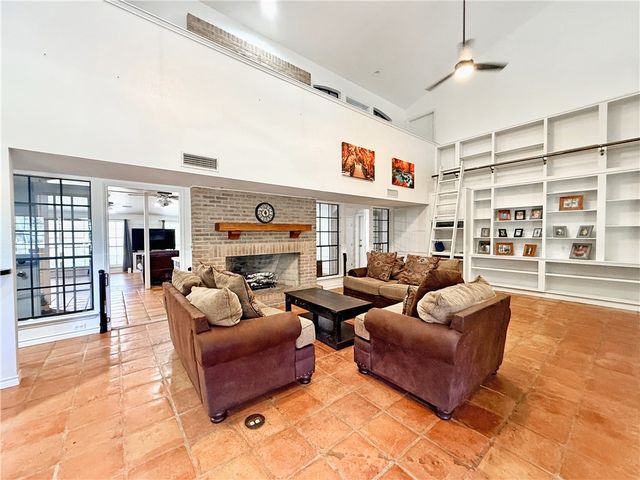 3201 Traylor Blvd, Rockport, TX 78382