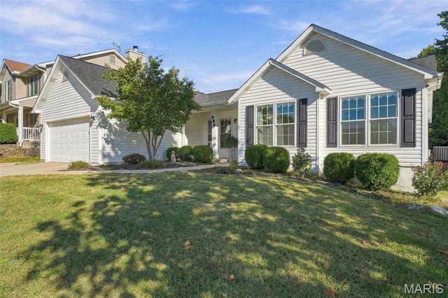 884 Chestnut Oak Drive, St Charles, MO 63303