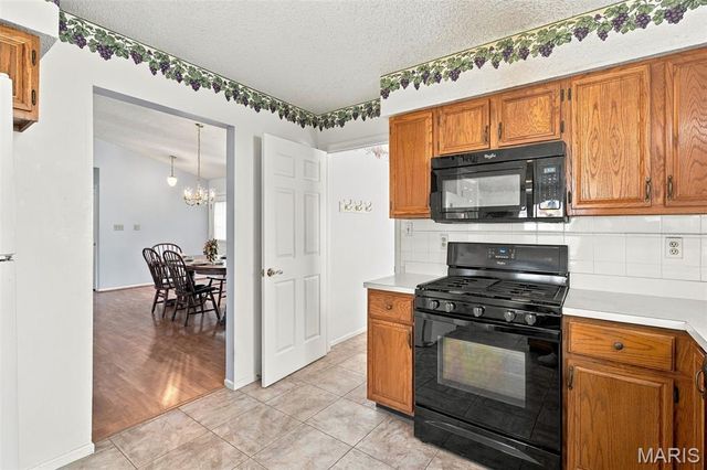 884 Chestnut Oak Drive, St Charles, MO 63303