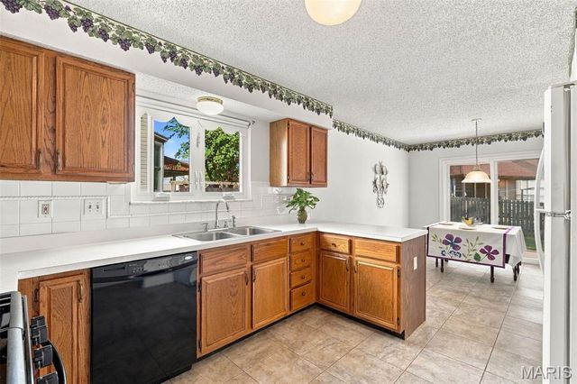 884 Chestnut Oak Drive, St Charles, MO 63303