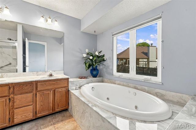 884 Chestnut Oak Drive, St Charles, MO 63303