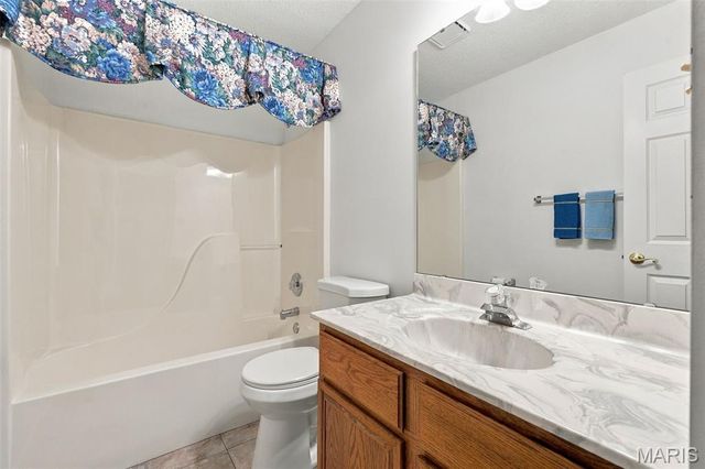 884 Chestnut Oak Drive, St Charles, MO 63303