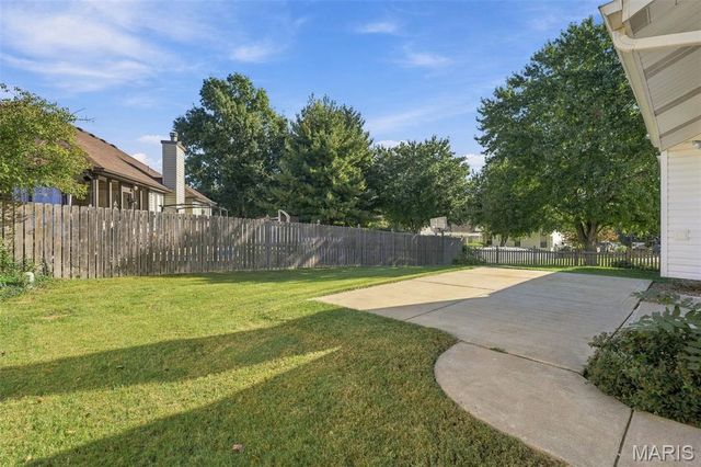884 Chestnut Oak Drive, St Charles, MO 63303