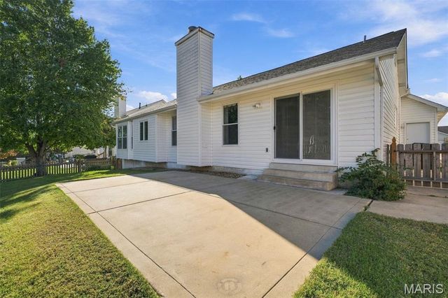 884 Chestnut Oak Drive, St Charles, MO 63303