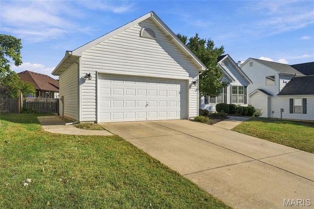884 Chestnut Oak Drive, St Charles, MO 63303