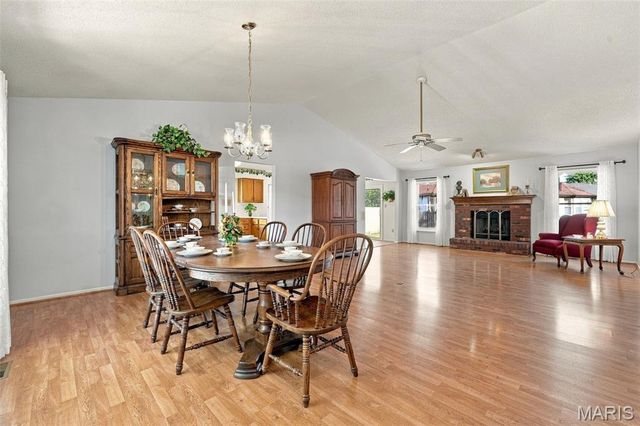 884 Chestnut Oak Drive, St Charles, MO 63303