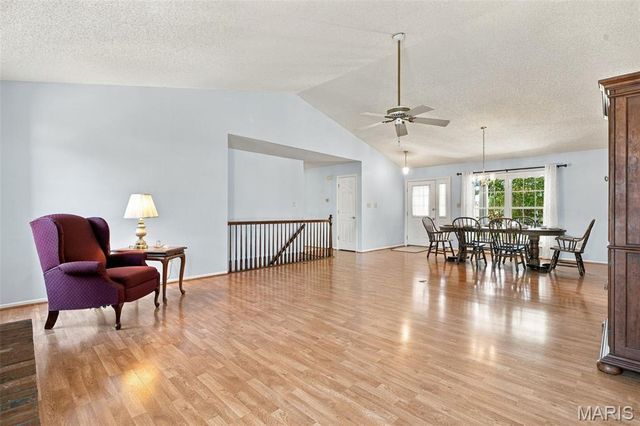 884 Chestnut Oak Drive, St Charles, MO 63303