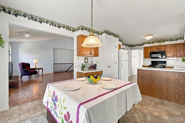 884 Chestnut Oak Drive, St Charles, MO 63303