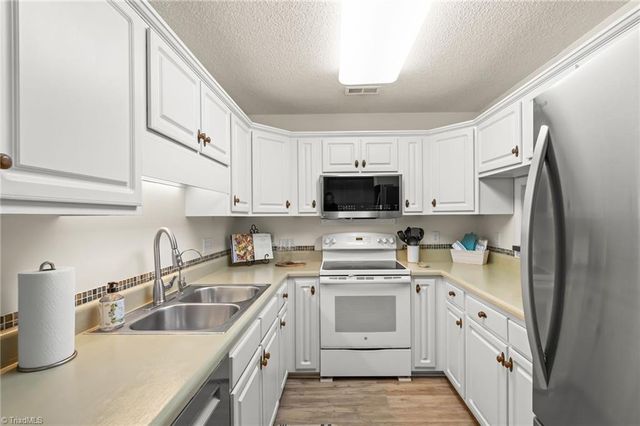 166 Wyndham Court, High Point, NC 27265