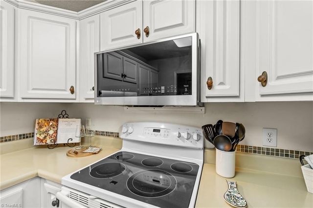 166 Wyndham Court, High Point, NC 27265