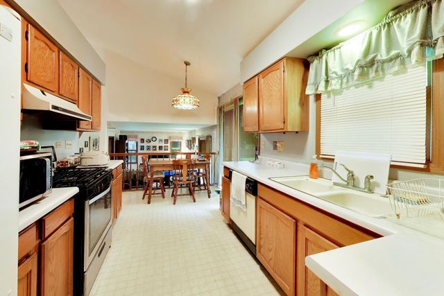 2518 Quail Court, Aurora, IL 60502