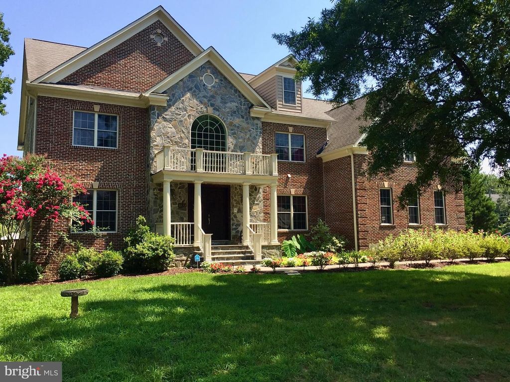 8813 OAK LEAF DRIVE, Alexandria, VA 22309