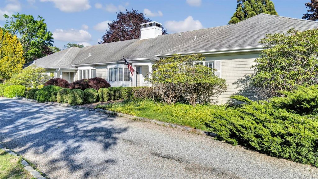 17 Oneck Road, Westhampton Beach, NY 11978