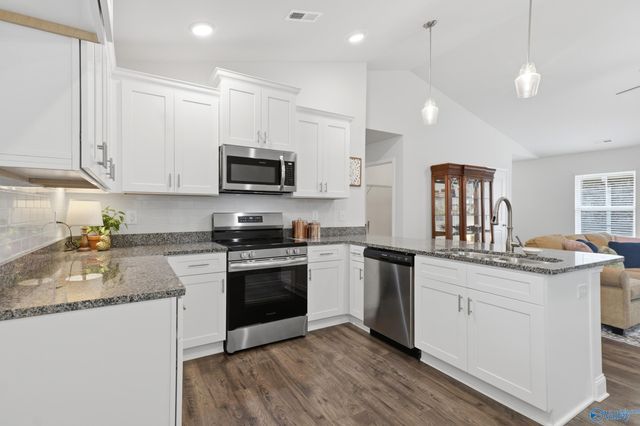 15423 Lapwing Cove, Athens, AL 35611