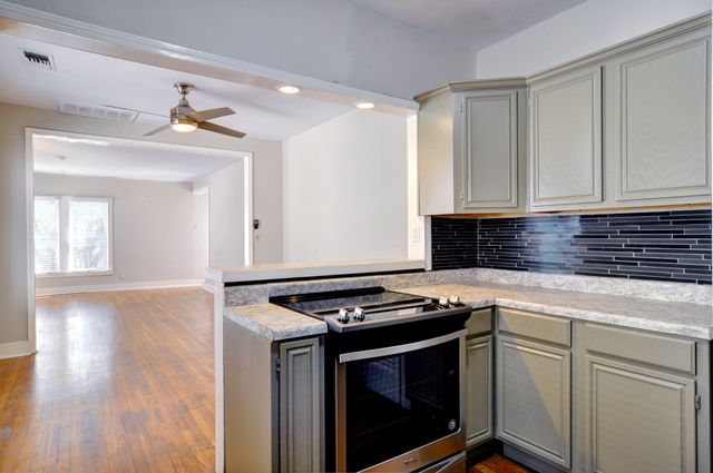 3324 S University Drive Down, Fort Worth, TX 76109