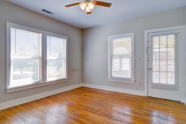 3324 S University Drive Down, Fort Worth, TX 76109
