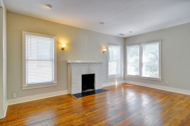 3324 S University Drive Down, Fort Worth, TX 76109