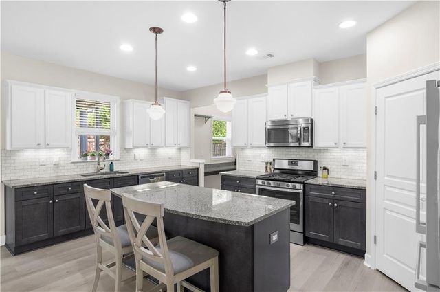 425 Spring View Drive, Woodstock, GA 30188