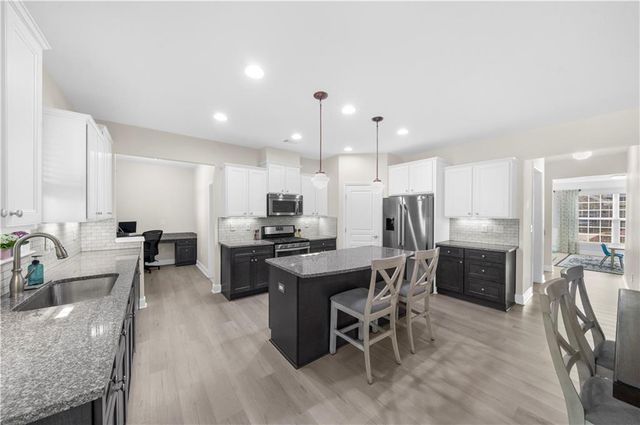 425 Spring View Drive, Woodstock, GA 30188