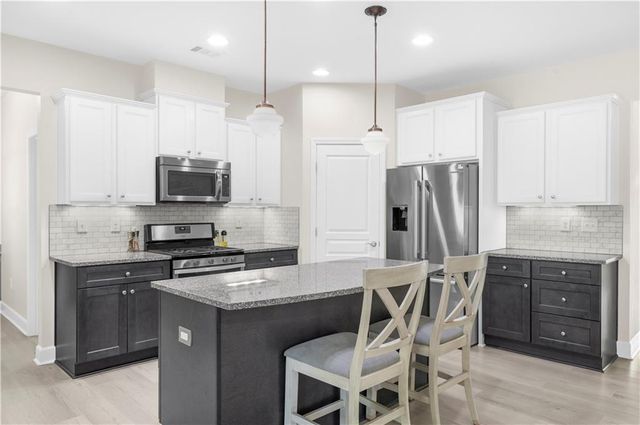 425 Spring View Drive, Woodstock, GA 30188